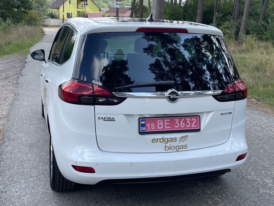 Свіжопригнана Opel Zafira Tourer 2013р.в  1.6 газ/бензин