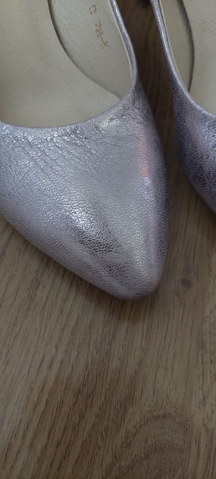 Buty na obcasie złoty róż. R.36 skóra