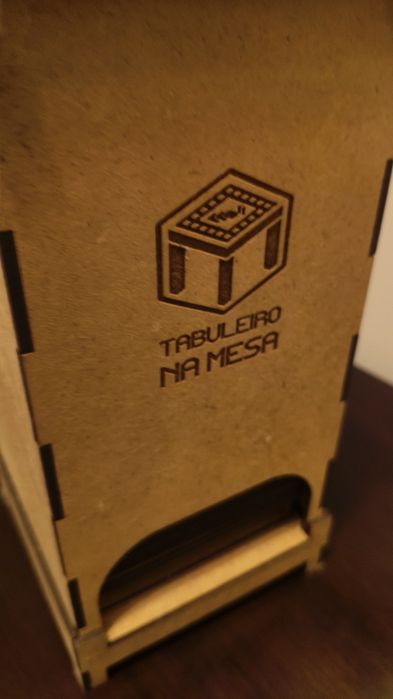 Torre de dados (dice tower) para lançamento de dados