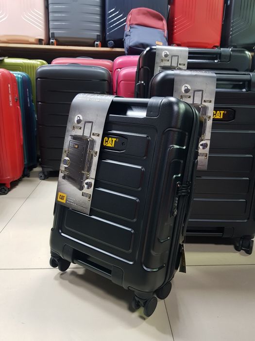 СКИДКА 10% Надежный чемодан бренда CAT из поликарбоната