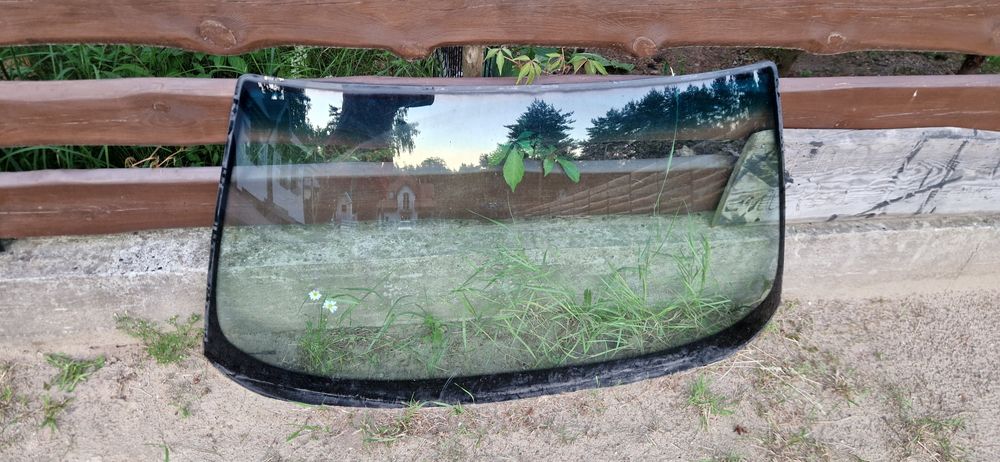 Szyba przednia SIGLA. Czołowa. BMW e32
