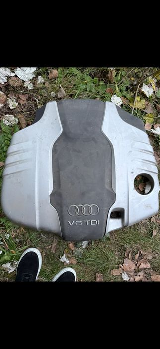 Кришка двигуна audi q7 3.0 tdi CRCA