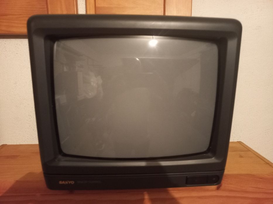 Televisor Cor Sanyo CEP 3037 com comando64551894631297121