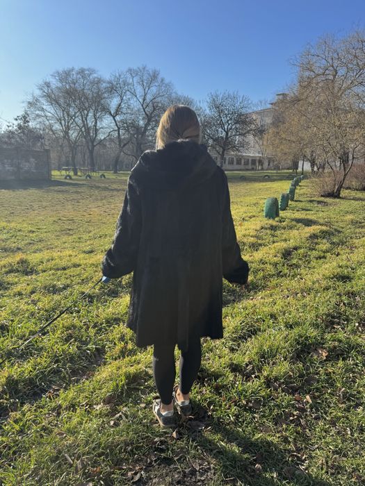 Черная норковая шуба - низ клеш, рукав реглан.