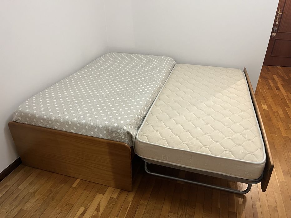 Cama dupla de solteiro