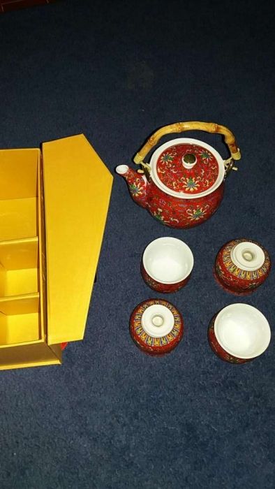 Conjunto de cha chinês - bule e 4 chávenas