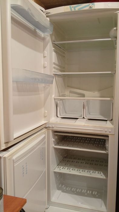 Холодильник  Indesit