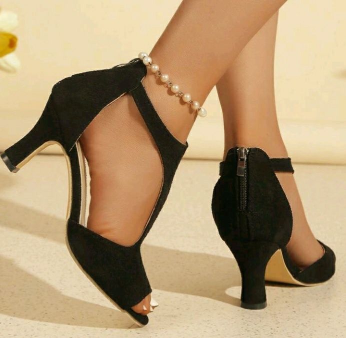 Sandálias vermelha ou  preta