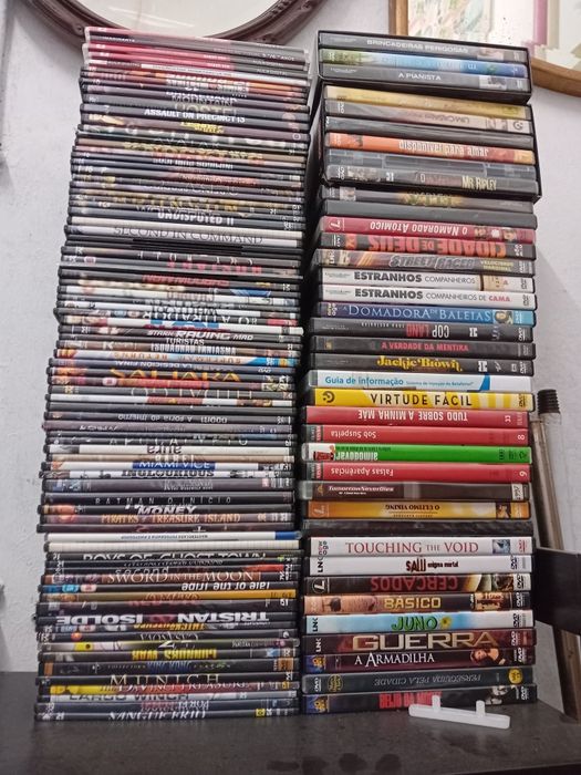 Cassetes, CDs e DVDs