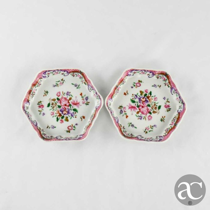 Par de covilhetes em porcelana Vista Alegre Mottahedeh