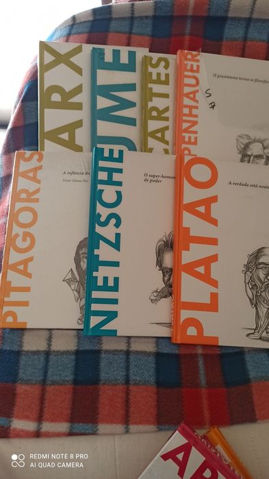 Coleção de livros dos maiores Filósofos de sempre ainda plastificados