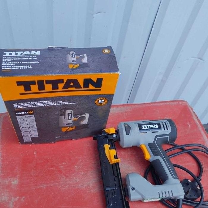 Gwoździarka Titan zszywacz elektryczny 1900 W TTB970NST 32mm