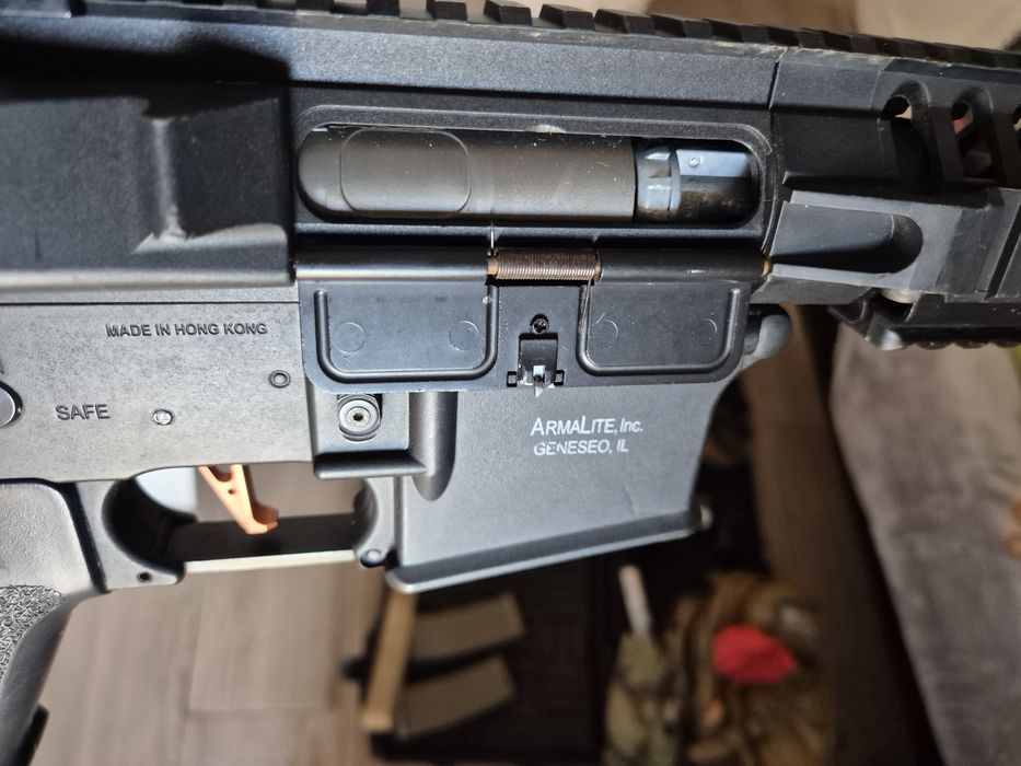M4 airsoft com varios acessórios e extras