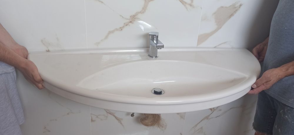 Lavatório  em cerâmica  alemã em muito bom estado.