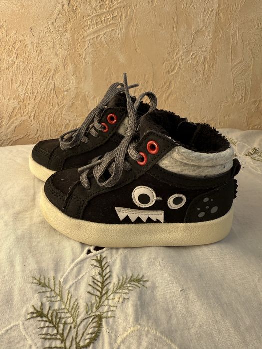 Кросівки осінь-весна