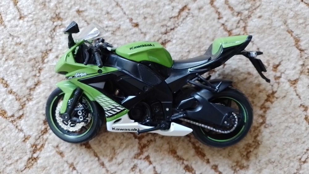 Мотоцикл металевий Kawasaki Ninja ZX-10R, Maisto.