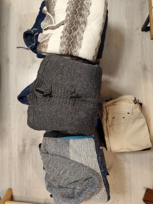 ## Kurtki, bluzy, swetry wszystko to co na zdjęciu roz. S M ##