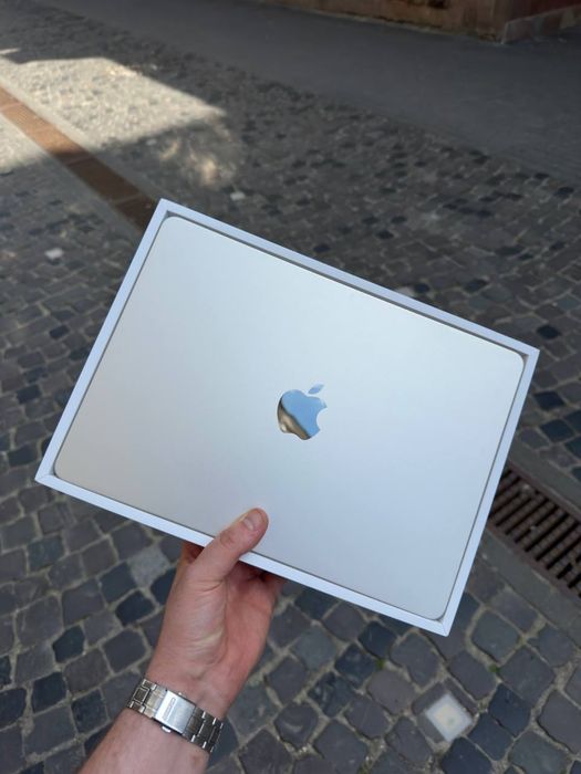 Apple MacBook Air 13.6" 2025 M4 16ram 512ssd Starlight MW103  у стані новий Open Box акум 9 циклів
