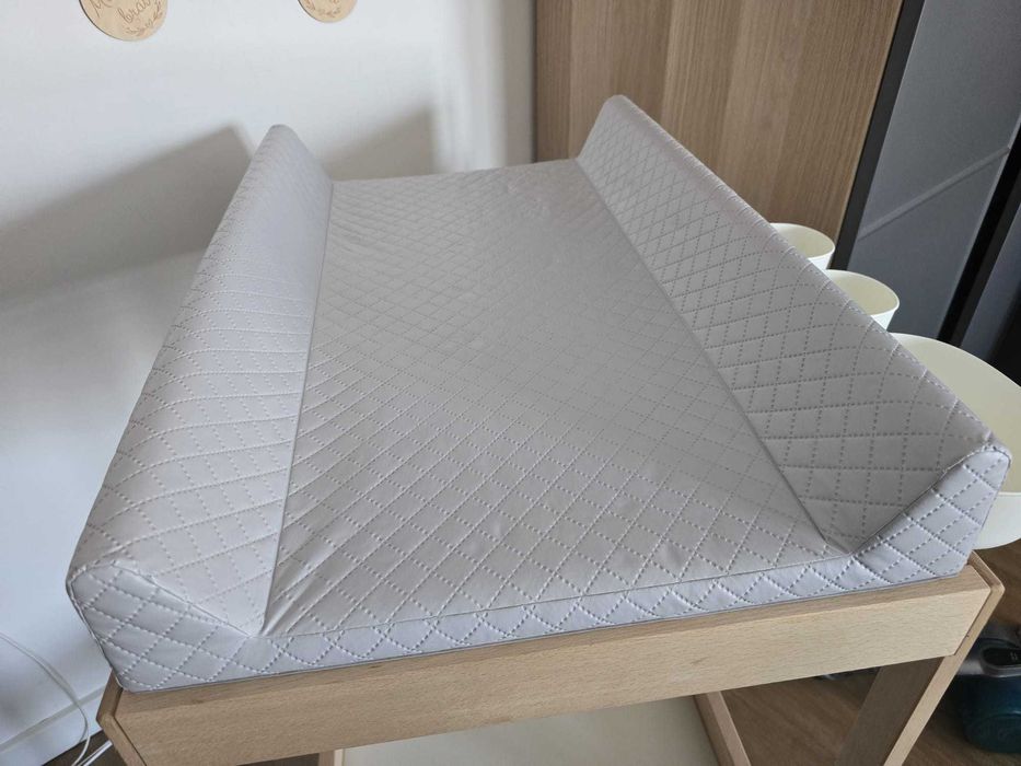 Stół do przewijania Ikea Sniglar z akcesoriami