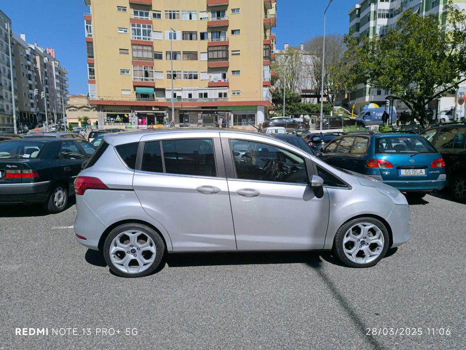 Ford B max novo poucos km