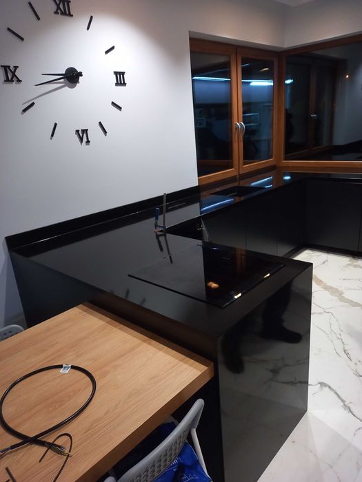 schody wewnętrzne marmur granit konglomerat blat parapety granitowe