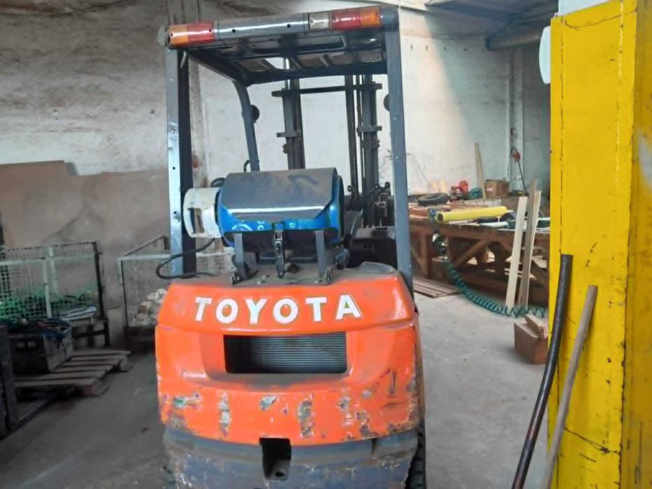 wozek widlowy toyota