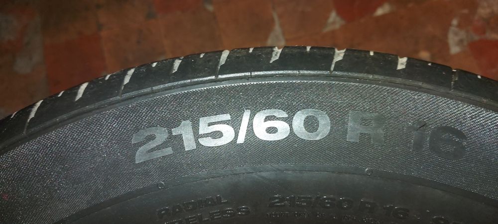 Шины без прокола,без лоток, можно обмен на 215 65 16