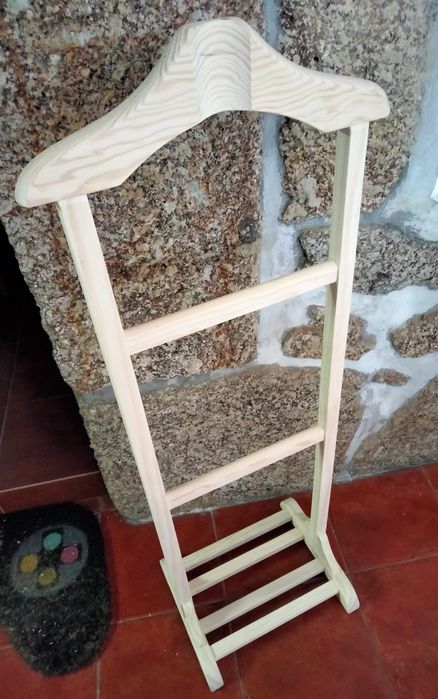 Cabides em madeira