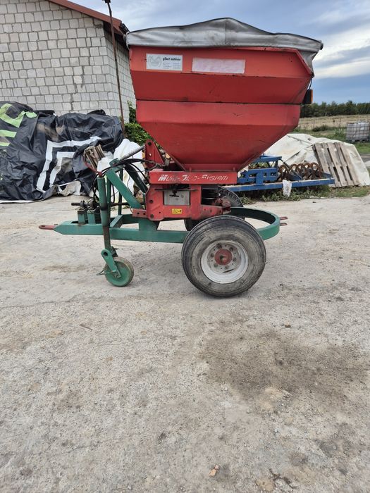 Rozsiewacz kuhn mds 921( rauch) + wózek, Rozsiewacz  na wózku