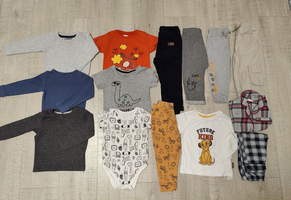 Лот одягу на хлопчика 86см, штани, реглан, футболка, світер