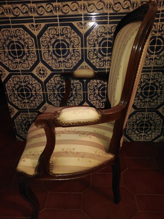 Cadeirão de Braços em Mogno Estofado
