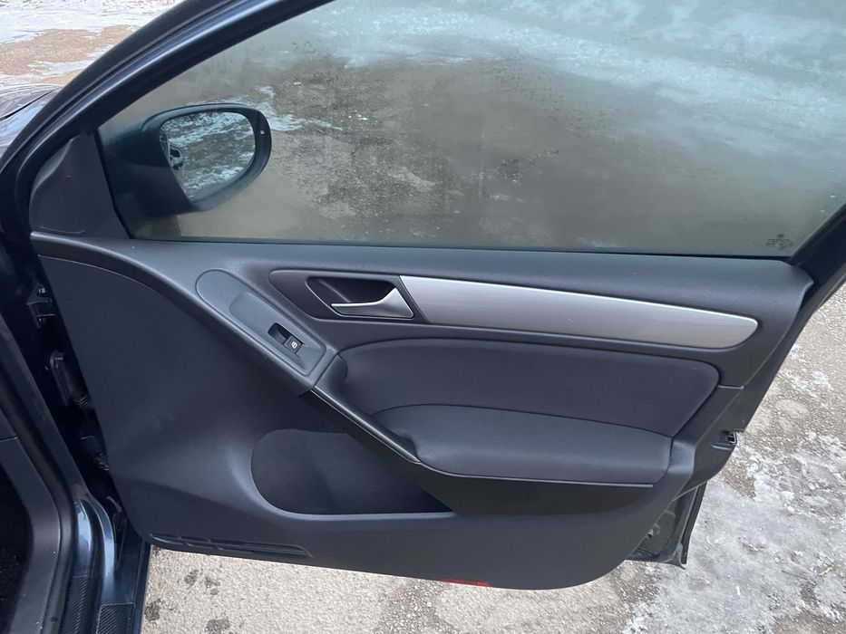 Volkswagen Golf 2011 р.1.4 бензин