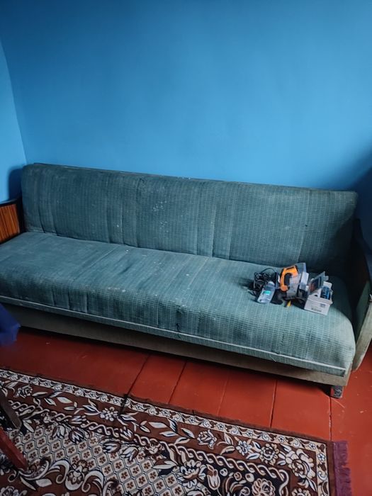 Телевізори,пілесос,диван