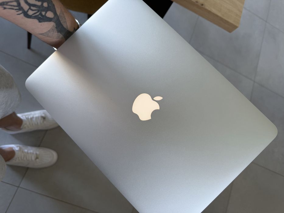 Apple Macbook Air