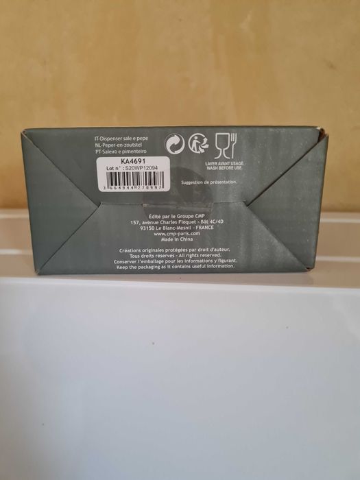 Saleiro e pimenteiro modernos