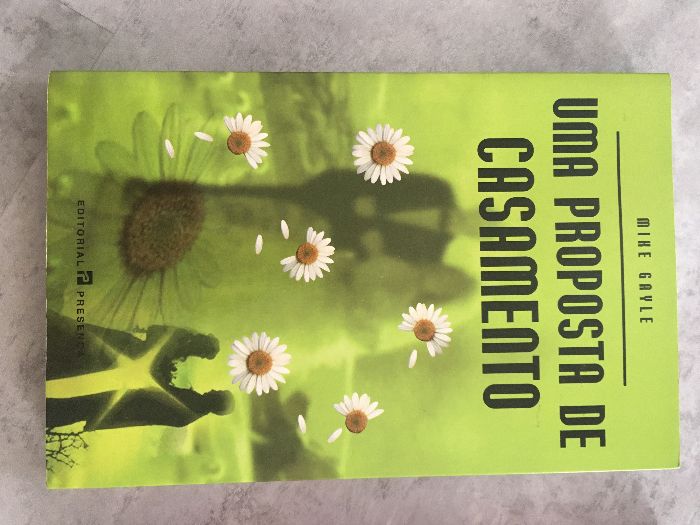 Vários romances da colecção Grandes Narrativas da Editorial presença