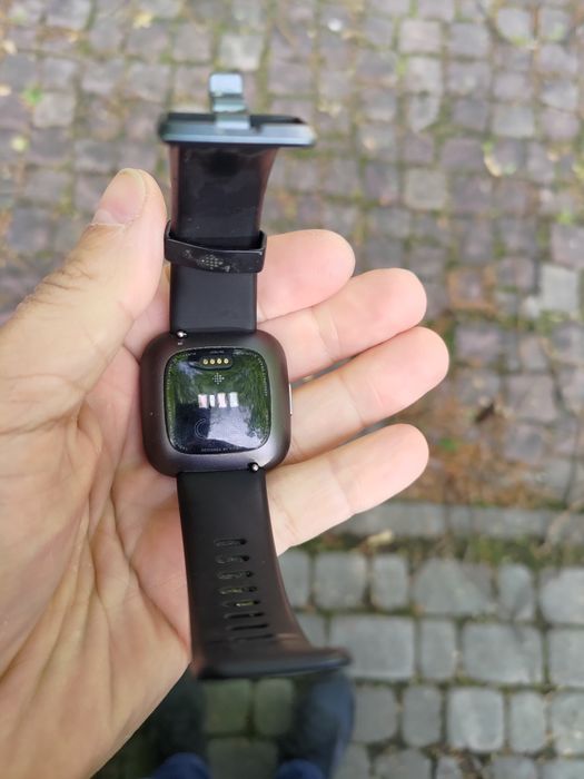 Fit Bit Versa 2  smartwatch