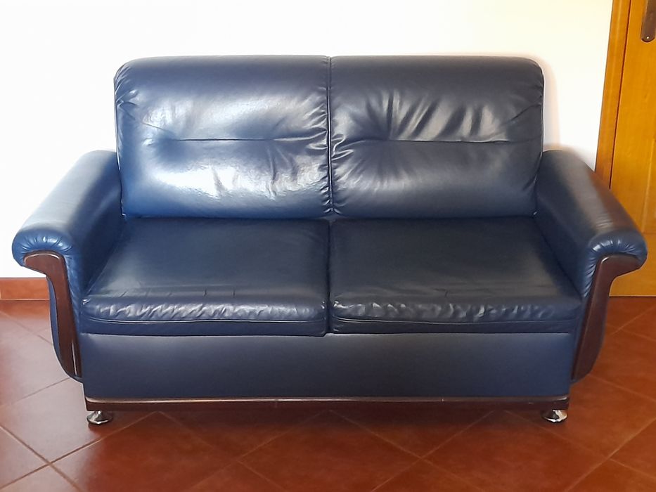 Sofá cama em pele sintética azul escura