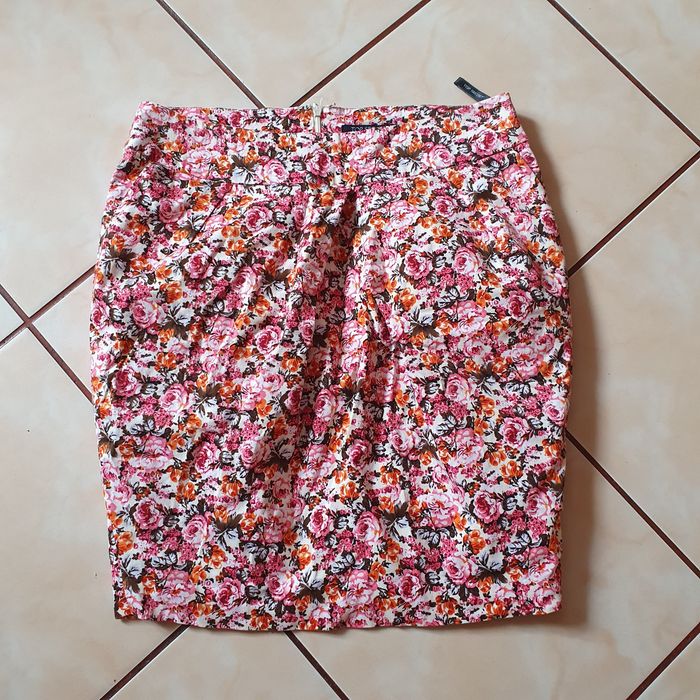 Elegancka spódnica spódniczka w kwiaty top Secret