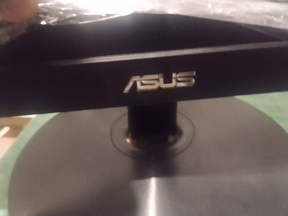 Vários monitores LG e ASUS