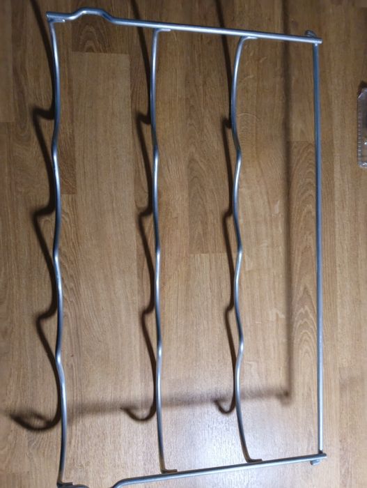 Metalowy stojak na wino, półka na butelki Ikea