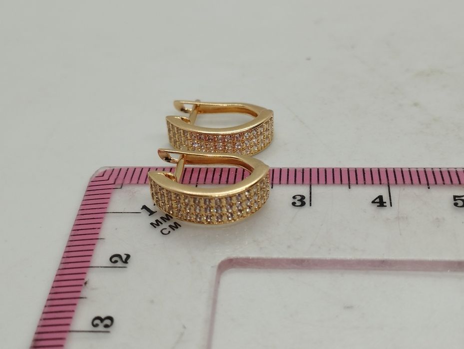 Золотые сережки 2.88 грамма