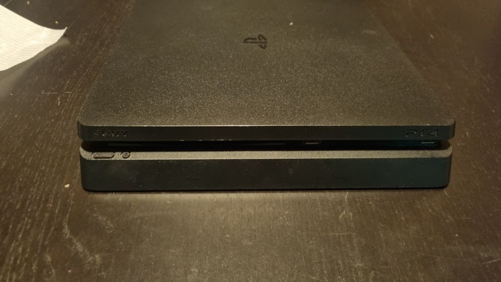 Ps4 Slim com comando