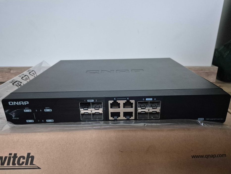 QNAP QSW‑804‑4C (8-portowy switch 10 GbE) - jak nowy