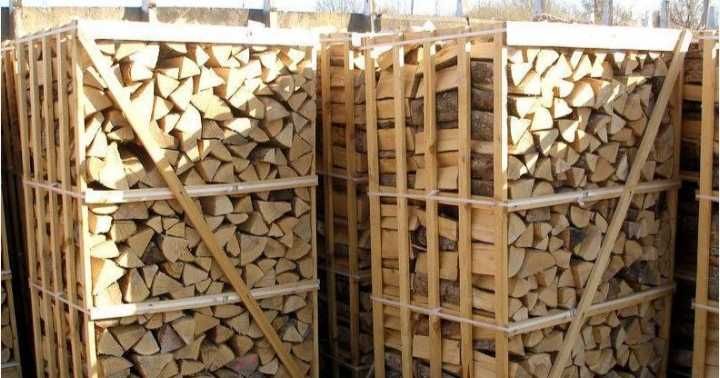 Дрова из древесины твердых пород дерева. Дуб, граб, акация ясень, бук.