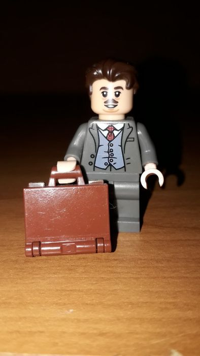 Фигурка LEGO. Якоб Ковальски с чемоданом. Фантастические Твари. Jacob Kowalski. Fantastic Beasts.