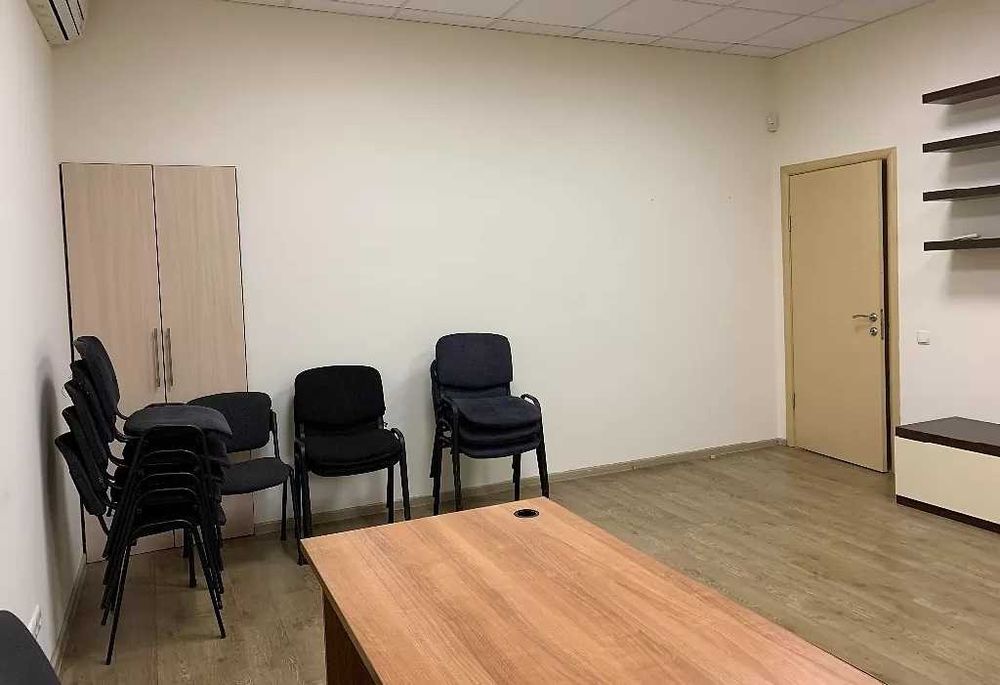 ІНТЕРНЕТ Є ЗАВЖДИ! Офіс 28 м2 на Подолі. Перший поверх. МЕТРО 7 хв.