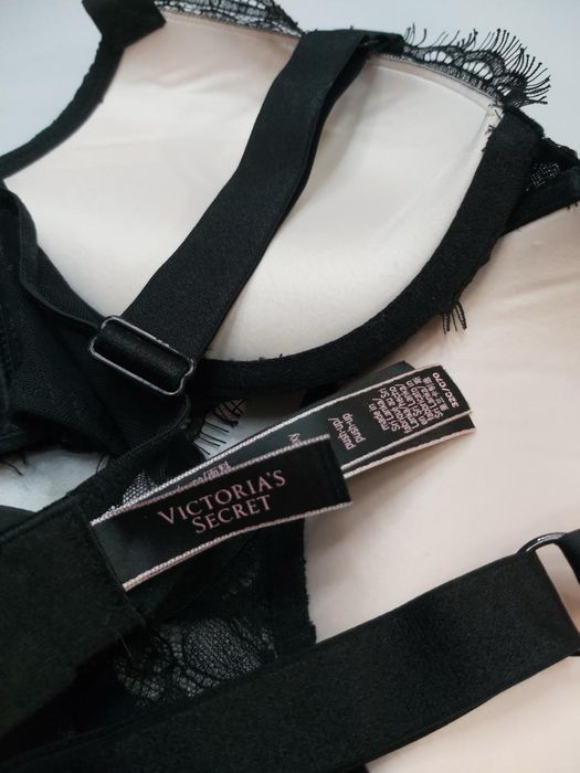 Бюстгальтер Victoria’s Secret Black Lace Embellished оригінал 70C