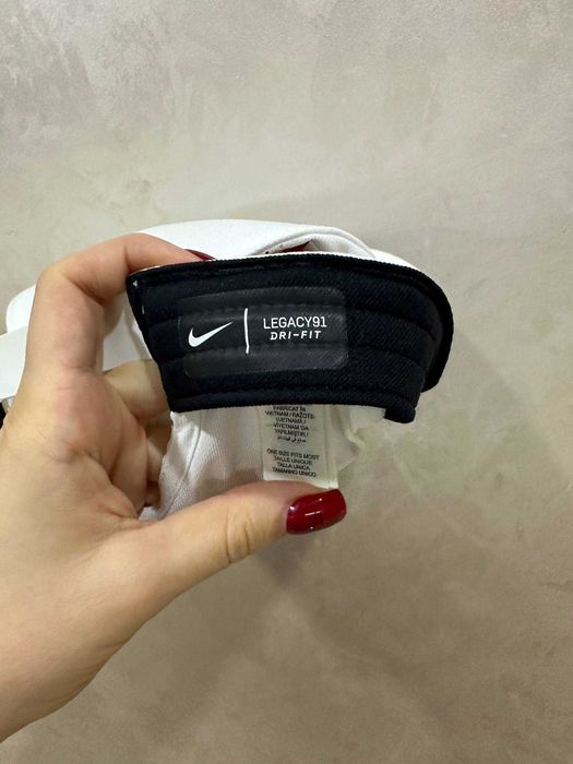 Продам кепку Nike, білу