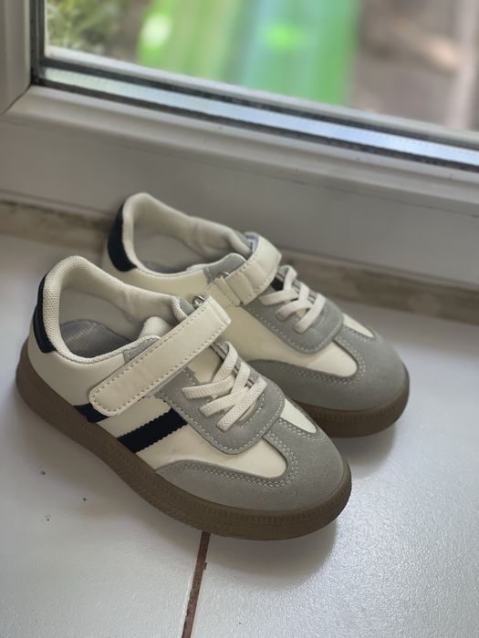 Кросівки на хлопчика в новому стані